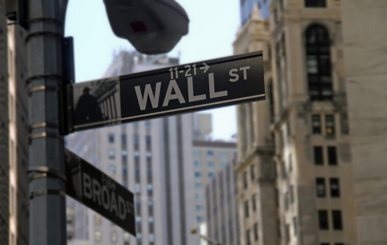 Amazon and Apple Disappoint Wall Street losses