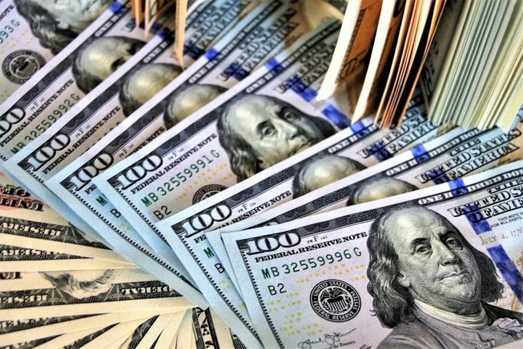 dollar climbs to its highest level